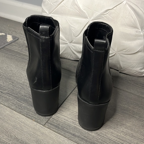 Black heeled boots - Picture 4 of 4
